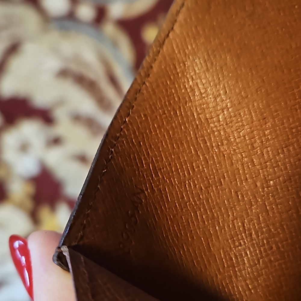 Louis Vuitton Sarah Wallet - Picture 10 of 12